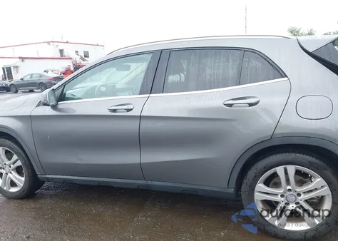 2015 Mercedes-Benz Gla 250 4Matic z USA, uszkodzony, nr VIN WDCTG4GB7FJ145377